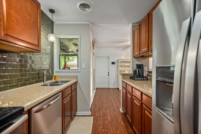519 Travis Street, Port Lavaca, TX 77979