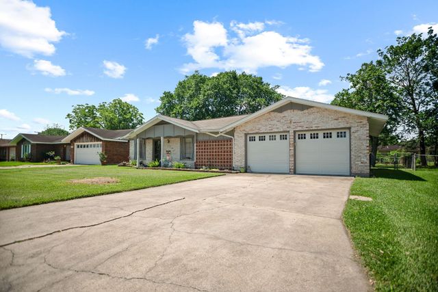 519 Travis Street, Port Lavaca, TX 77979