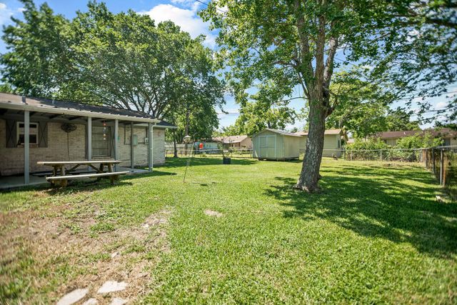 519 Travis Street, Port Lavaca, TX 77979