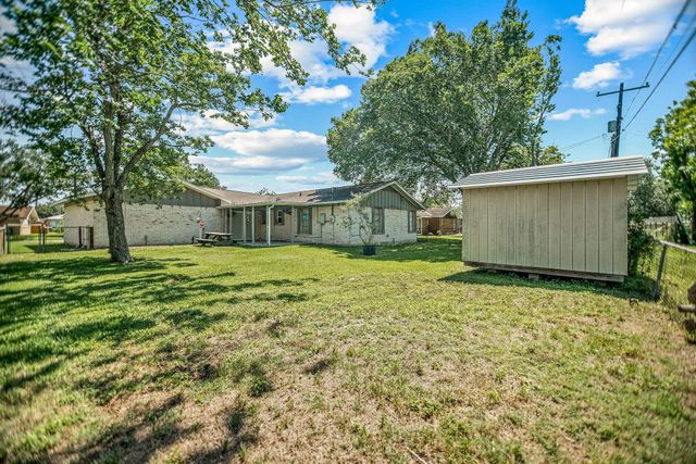 519 Travis Street, Port Lavaca, TX 77979