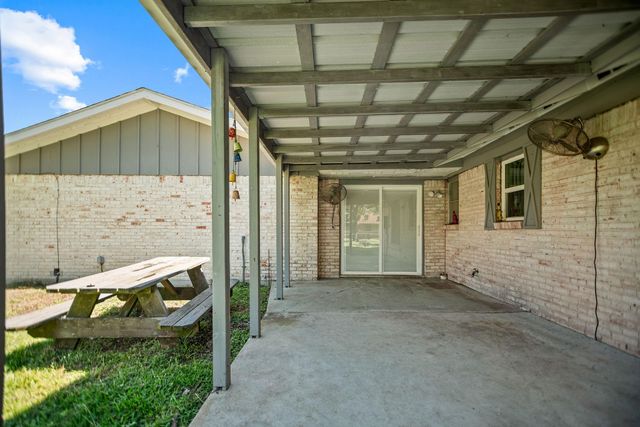 519 Travis Street, Port Lavaca, TX 77979