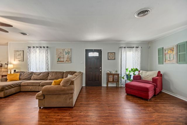 519 Travis Street, Port Lavaca, TX 77979