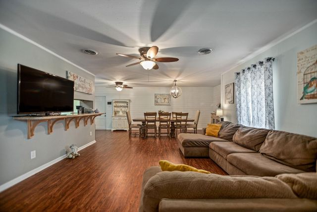 519 Travis Street, Port Lavaca, TX 77979