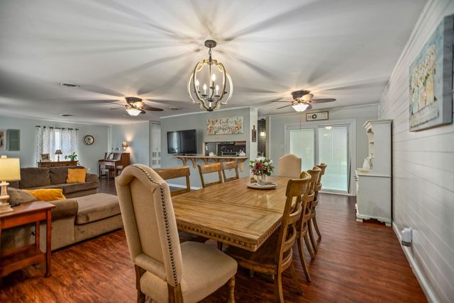 519 Travis Street, Port Lavaca, TX 77979