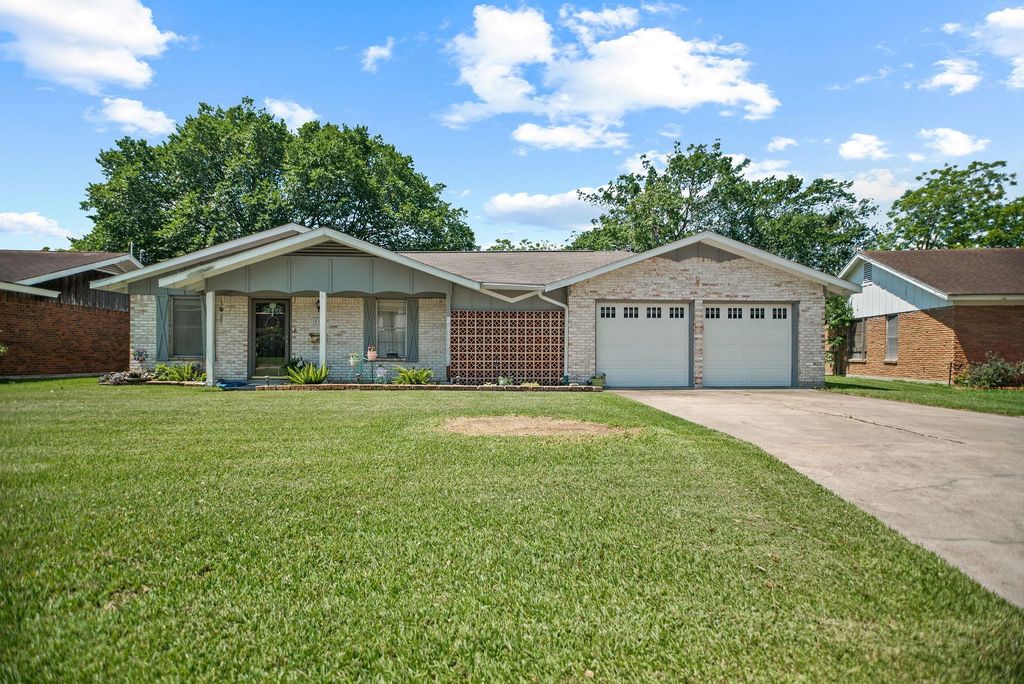 519 Travis Street, Port Lavaca, TX 77979
