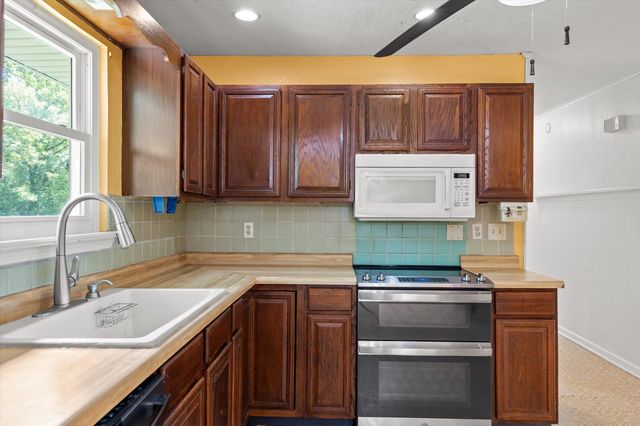 1128 Iris Drive, Rossville, GA 30741