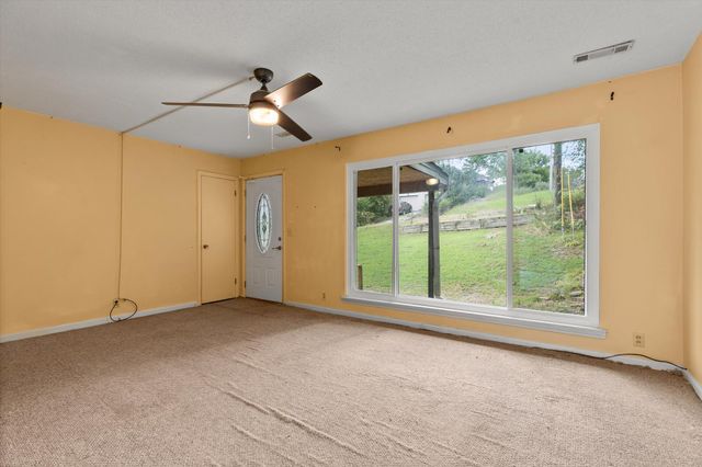 1128 Iris Drive, Rossville, GA 30741