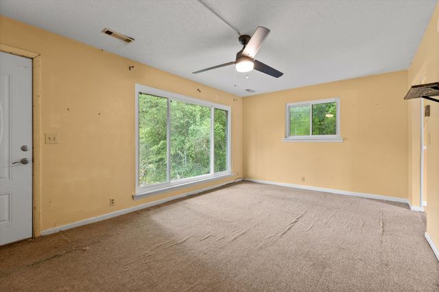 1128 Iris Drive, Rossville, GA 30741