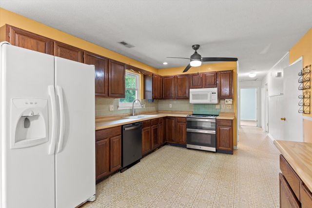 1128 Iris Drive, Rossville, GA 30741
