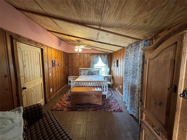 160 Lake Point Drive, Gordon, TX 76453