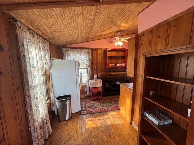 160 Lake Point Drive, Gordon, TX 76453