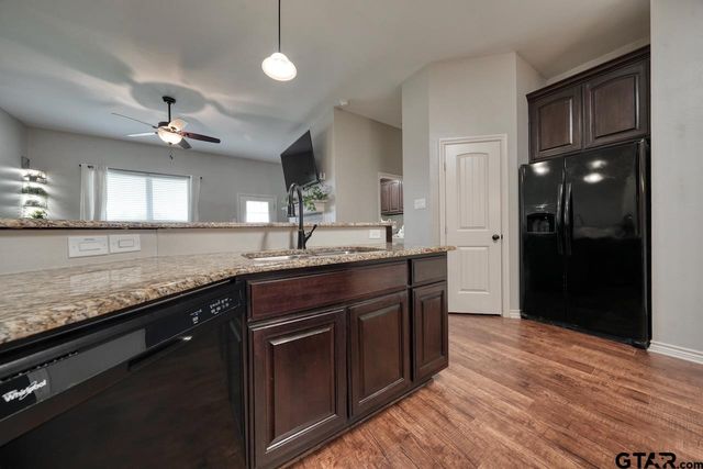 500 Asher Lane, Lindale, TX 75771