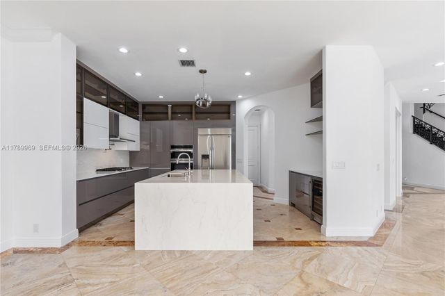 260 NE Wavecrest Ct, Boca Raton, FL 33432
