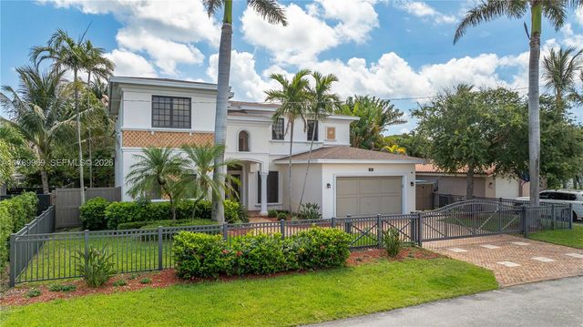 260 NE Wavecrest Ct, Boca Raton, FL 33432