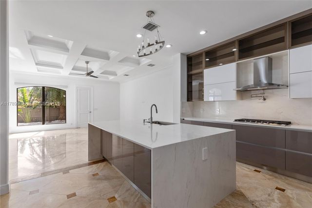 260 NE Wavecrest Ct, Boca Raton, FL 33432