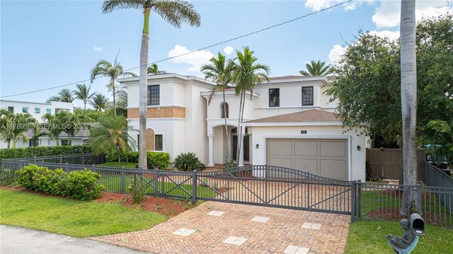 260 NE Wavecrest Ct, Boca Raton, FL 33432