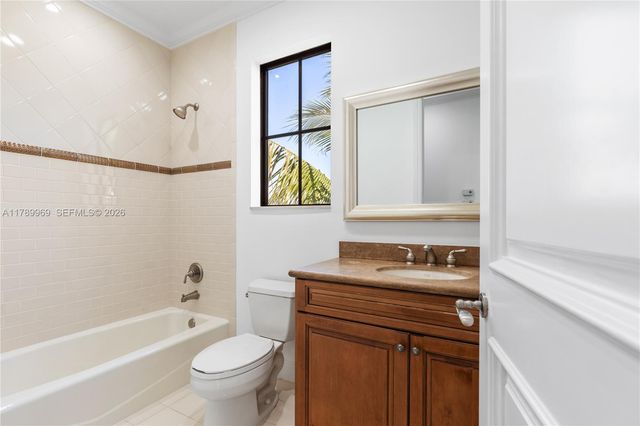 260 NE Wavecrest Ct, Boca Raton, FL 33432