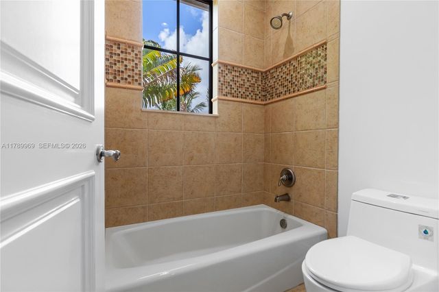 260 NE Wavecrest Ct, Boca Raton, FL 33432