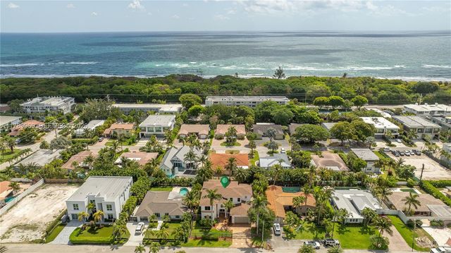 260 NE Wavecrest Ct, Boca Raton, FL 33432