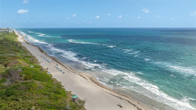 260 NE Wavecrest Ct, Boca Raton, FL 33432