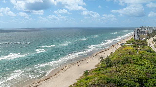 260 NE Wavecrest Ct, Boca Raton, FL 33432