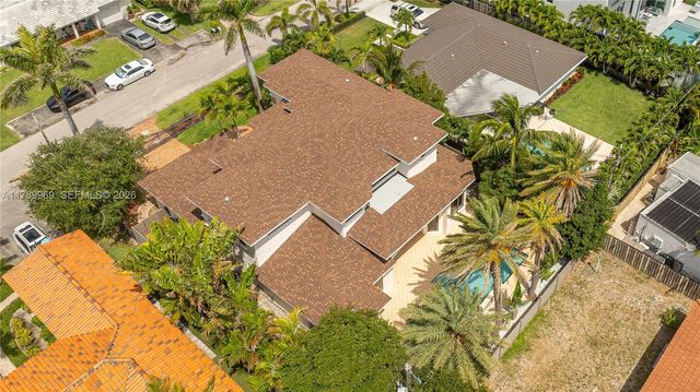 260 NE Wavecrest Ct, Boca Raton, FL 33432