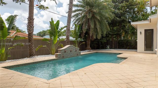 260 NE Wavecrest Ct, Boca Raton, FL 33432