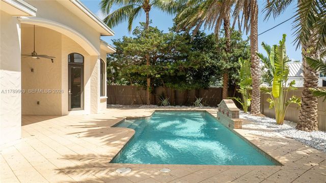 260 NE Wavecrest Ct, Boca Raton, FL 33432