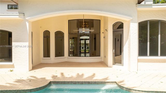 260 NE Wavecrest Ct, Boca Raton, FL 33432