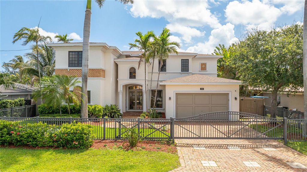 260 NE Wavecrest Ct, Boca Raton, FL 33432