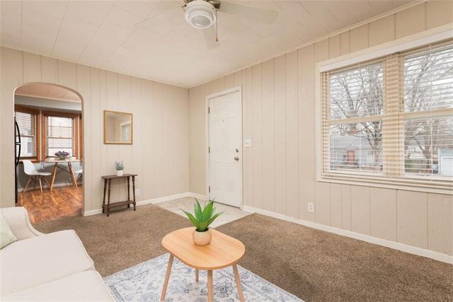 1524 W Sheley Road, Independence, MO 64052