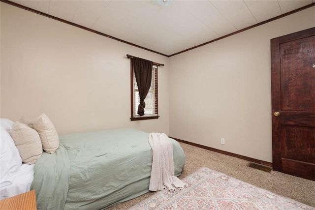 1524 W Sheley Road, Independence, MO 64052