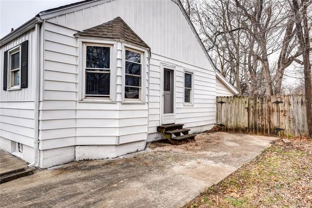 1524 W Sheley Road, Independence, MO 64052