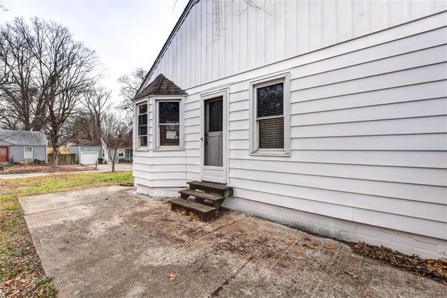 1524 W Sheley Road, Independence, MO 64052