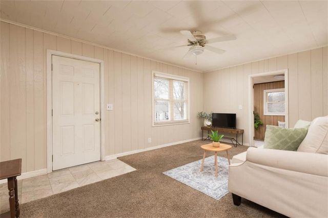 1524 W Sheley Road, Independence, MO 64052