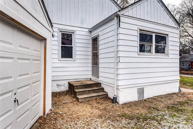 1524 W Sheley Road, Independence, MO 64052