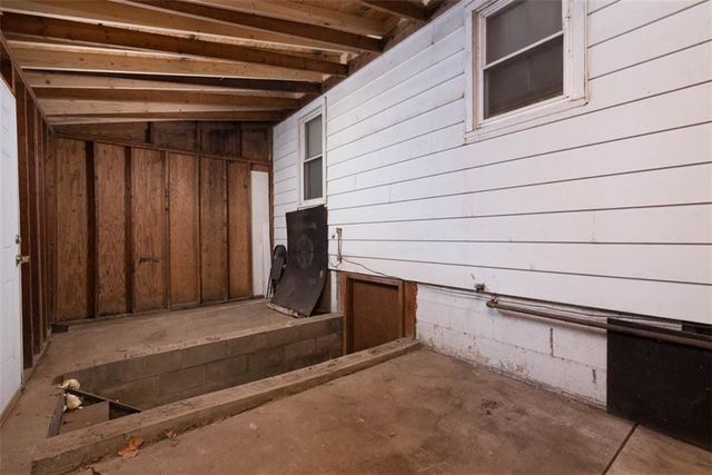 1524 W Sheley Road, Independence, MO 64052