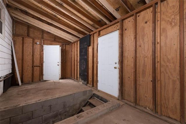 1524 W Sheley Road, Independence, MO 64052