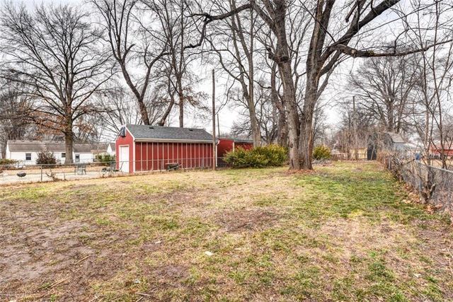 1524 W Sheley Road, Independence, MO 64052