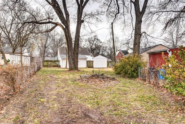 1524 W Sheley Road, Independence, MO 64052