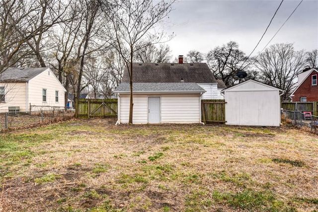 1524 W Sheley Road, Independence, MO 64052