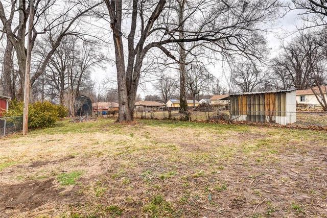 1524 W Sheley Road, Independence, MO 64052