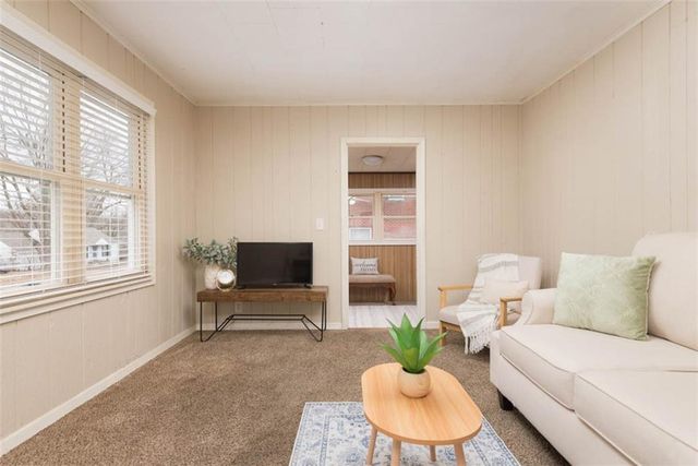 1524 W Sheley Road, Independence, MO 64052