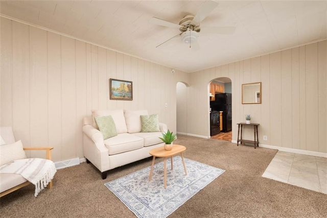 1524 W Sheley Road, Independence, MO 64052