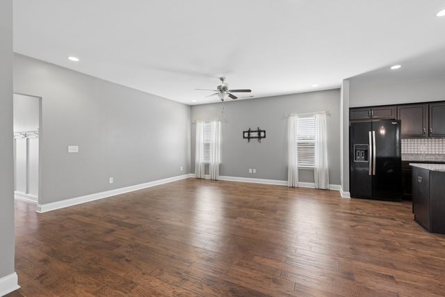 1374 Coates Ln, Gallatin, TN 37066