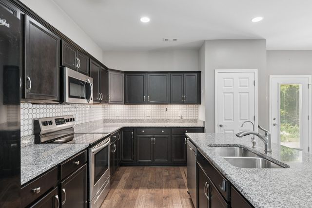 1374 Coates Ln, Gallatin, TN 37066