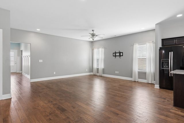 1374 Coates Ln, Gallatin, TN 37066