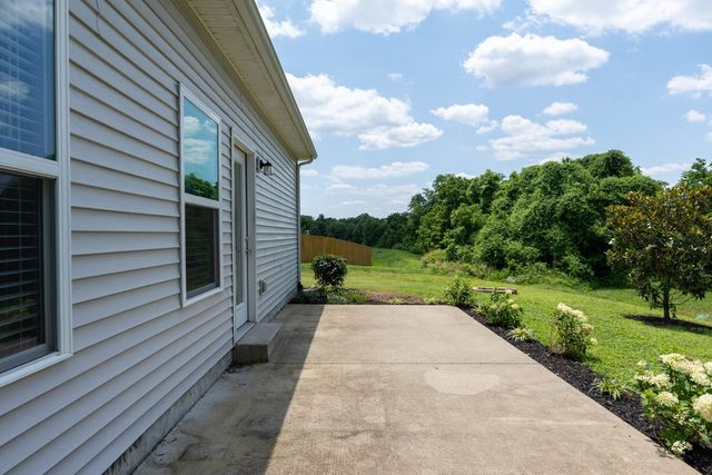 1374 Coates Ln, Gallatin, TN 37066
