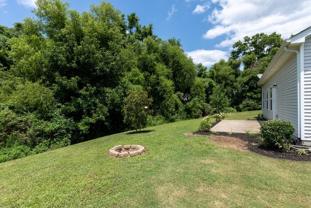 1374 Coates Ln, Gallatin, TN 37066