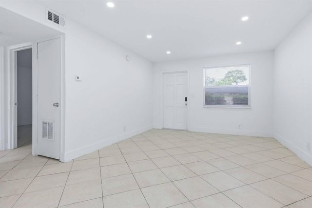 1015 NE 17th Avenue 102, Fort Lauderdale, FL 33304